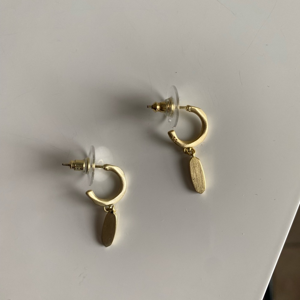 Kendra Scott fern huggies